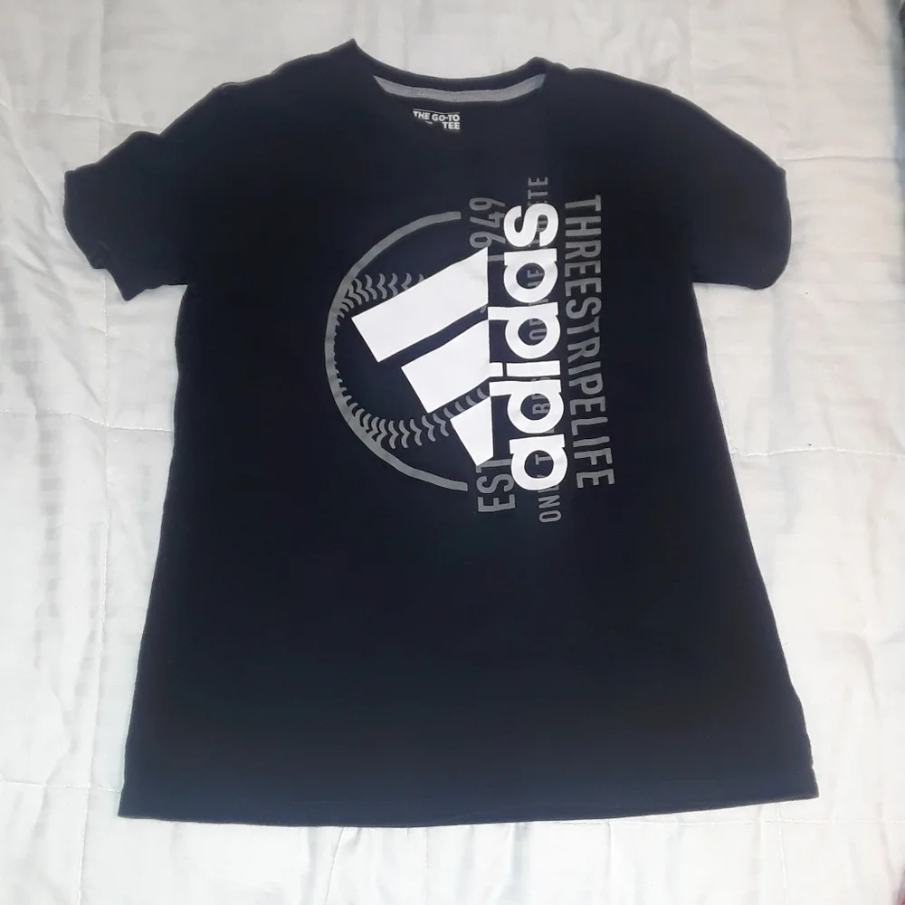 ADIDAS The Go-To Tee Size Large (14-16)